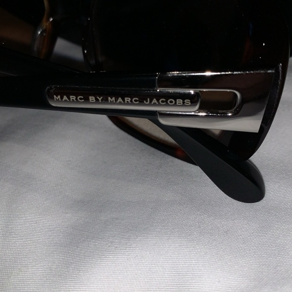 Gently Loved Prescription Sunglasses by Marc Jacobs - Picture 3 of 5
